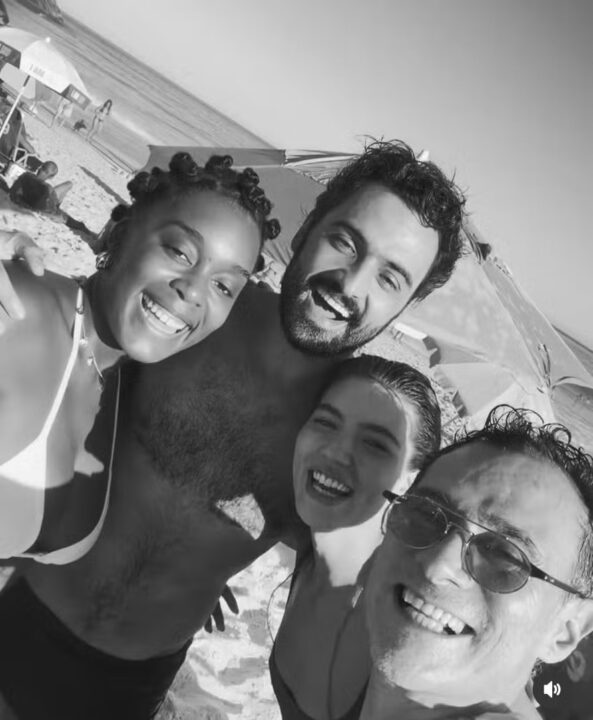 Após término polêmico de namoro, Alanis Guillen curte praia com parceiros de ‘Três Graças’