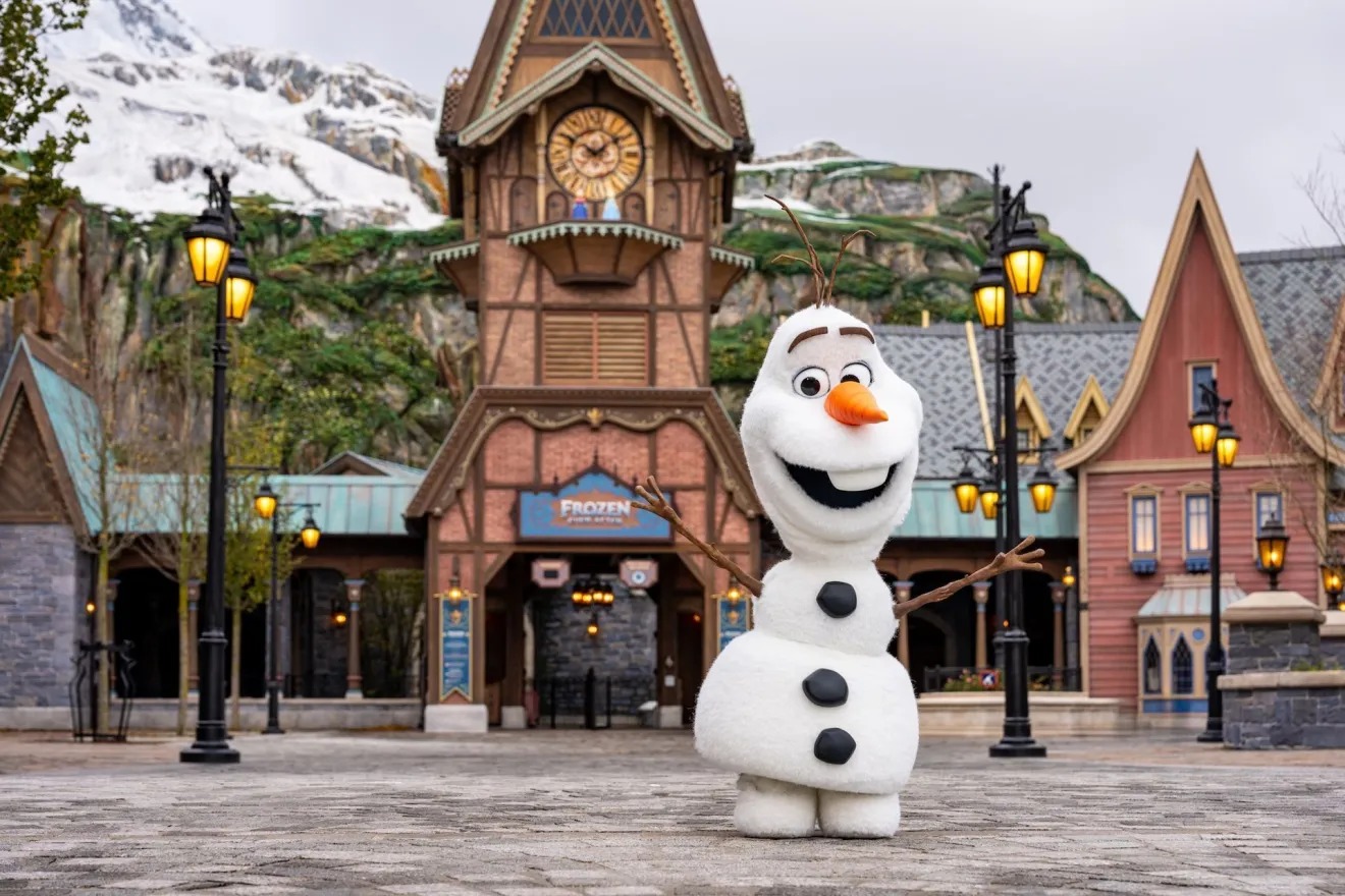 Com palácio de gelo, novo espetáculo e Olaf, Disneyland Paris abre temporada de ‘Frozen’