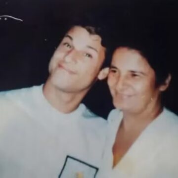 “A dor nunca vai embora”, diz mãe de Dinho, vocalista dos Mamonas Assassinas