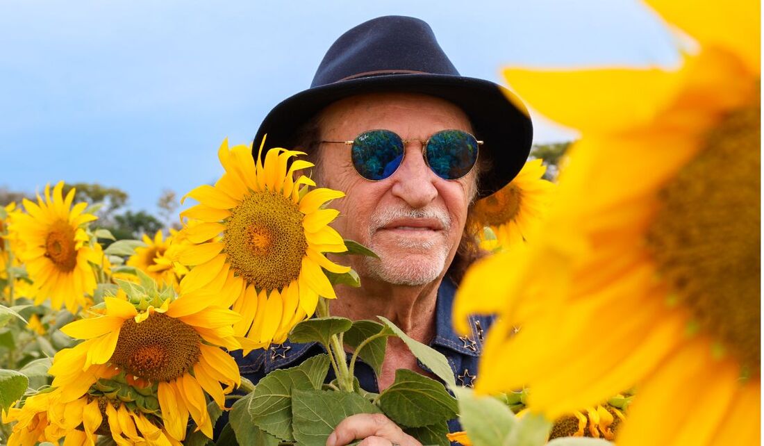 Alceu Valença traz turnê “80 Girassóis” a Salvador em celebração aos 80 anos; saiba detalhes