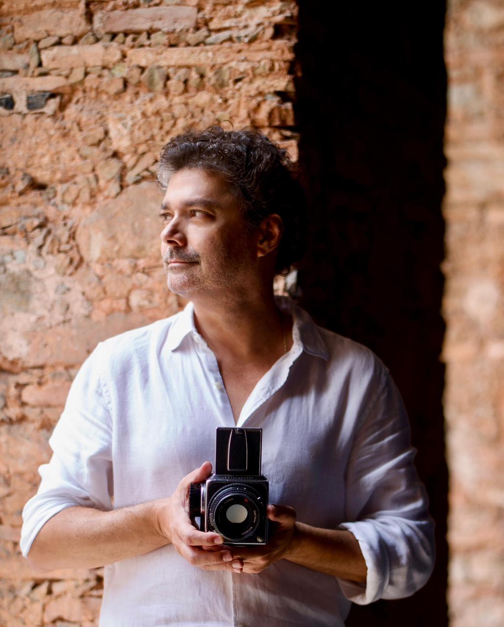 Alexandre Augusto lança livro sobre trabalhadoras das pedreiras da Chapada Diamantina