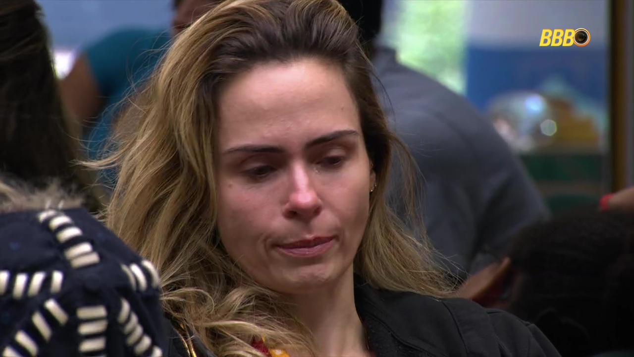 BBB 26: Cansada e com dor, Ana Paula chora e se recusa a participar de ação do patrocinador