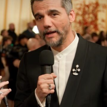 Significado do broche de Wagner Moura no Oscar 2026 chama atenção