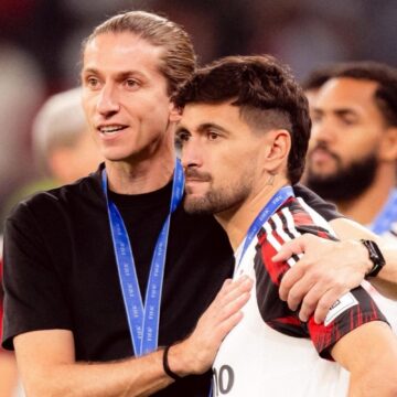 Arrascaeta publica homenagem a Filipe Luís: “Sempre vai ser um dos nossos”. Confira