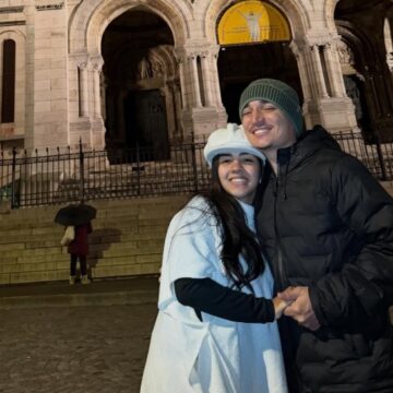 João Gomes e Ary Mirelle visitam lugar do pedido de casamento em Paris