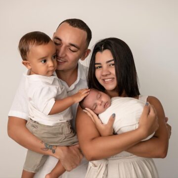 Ary Mirelle brinca ao ser questionada se está grávida de gêmeos: “Tomara”