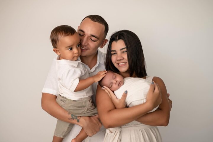 Ary Mirelle brinca ao ser questionada se está grávida de gêmeos: “Tomara”