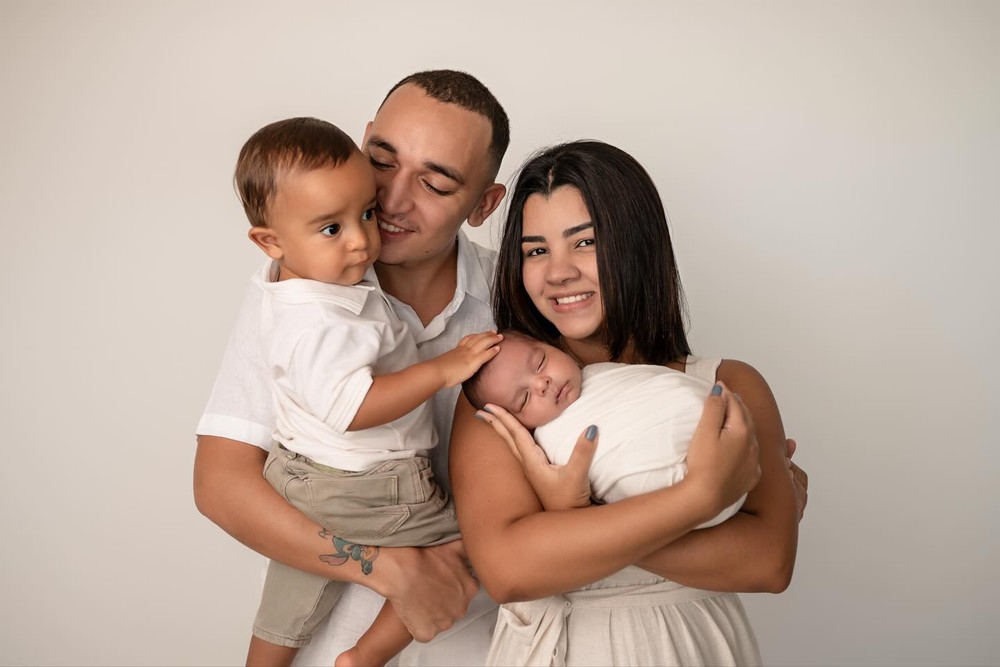 Ary Mirelle brinca ao ser questionada se está grávida de gêmeos: “Tomara”