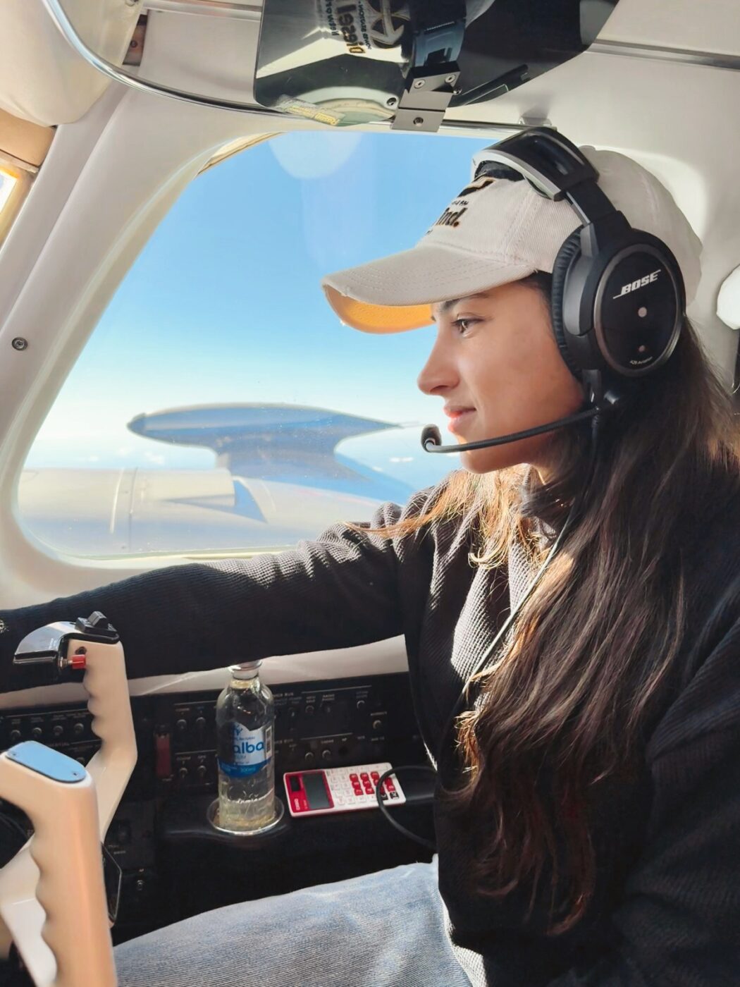 Conheça Roberta Chastinet, pilota baiana que desafia a desigualdade de gênero na aviação