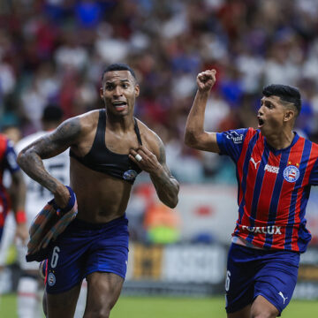 Bahia vira sobre o Vitória e conquista Campeonato Baiano
