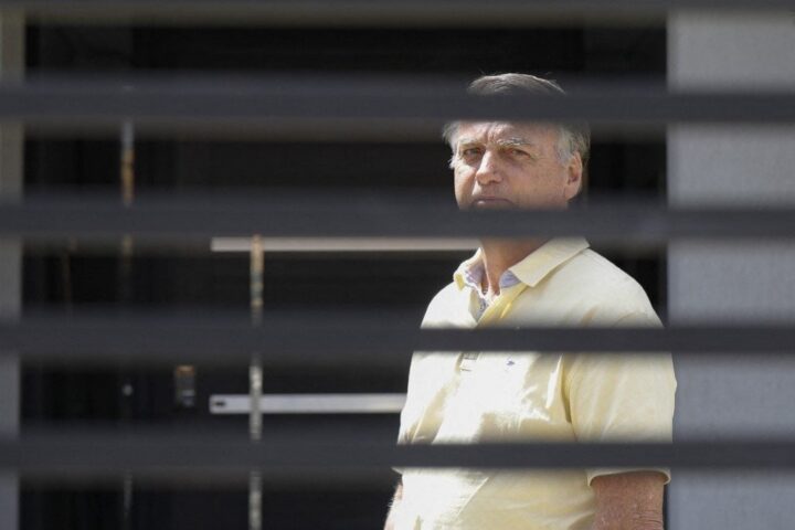 Defesa de Jair Bolsonaro volta a pedir prisão domiciliar por motivos de saúde