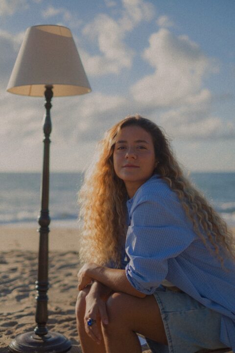 Cantora baiana Bela estreia disco autoral “manhãs sussurradas” nas plataformas