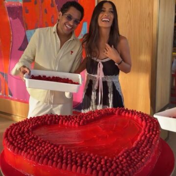 Silvia Braz comemora aniversário com bolo gigante de coração