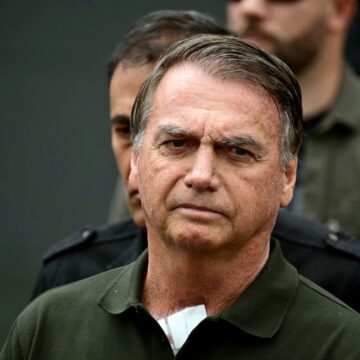 Jair Bolsonaro apresenta melhora na função renal mas segue na UTI, informa boletim médico