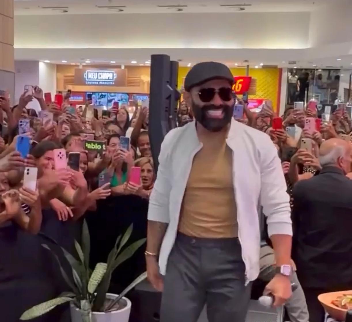 Pablo lota shopping em Salvador com show gratuito: ‘É da sofrência que a gente gosta’