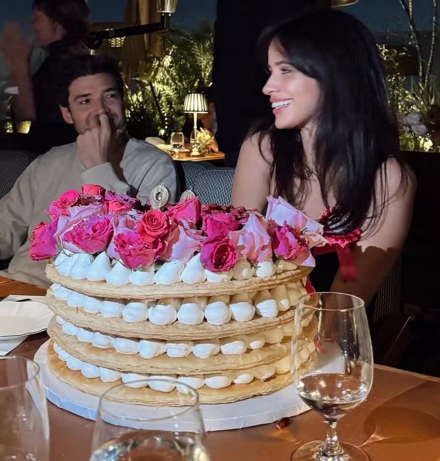 Camila Cabello publica foto rara com namorado bilionário ao comemorar aniversário