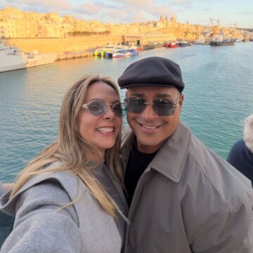 Carla Perez e Xanddy Harmonia viajam de férias após maratona de Carnaval