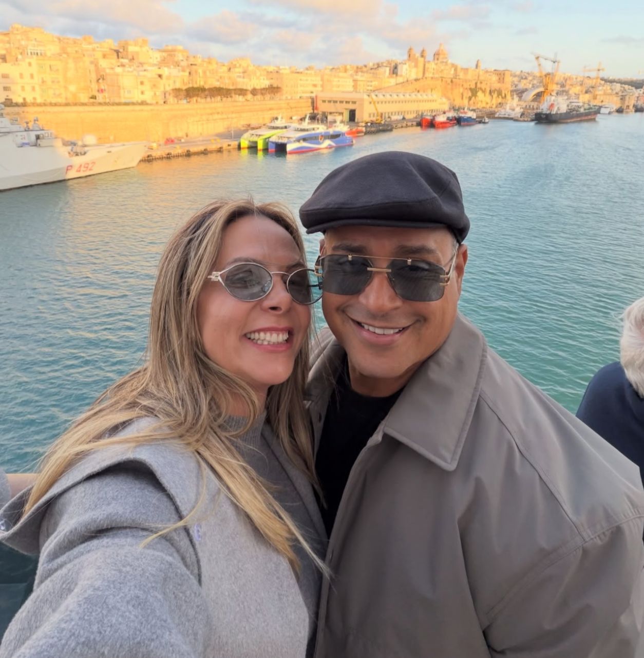 Carla Perez e Xanddy Harmonia viajam de férias após maratona de Carnaval