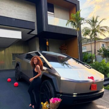 Sthefane Matos celebra 1 ano de casamento com Kevi Jonny e é surpreendida com carro da Tesla; veja foto