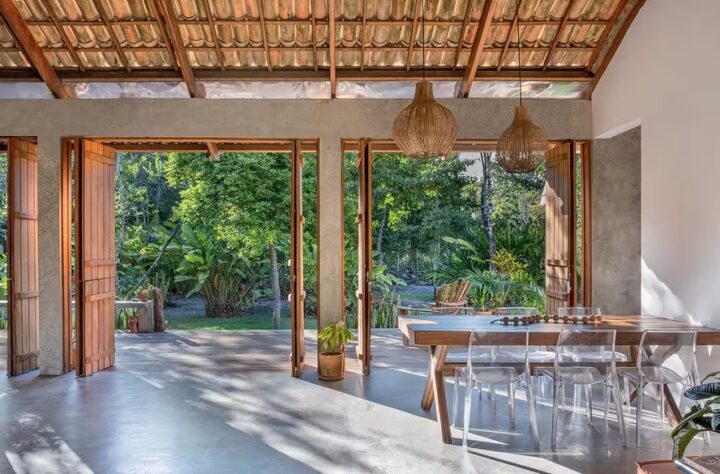 Casa na Península de Maraú valoriza o simples e a identidade regional