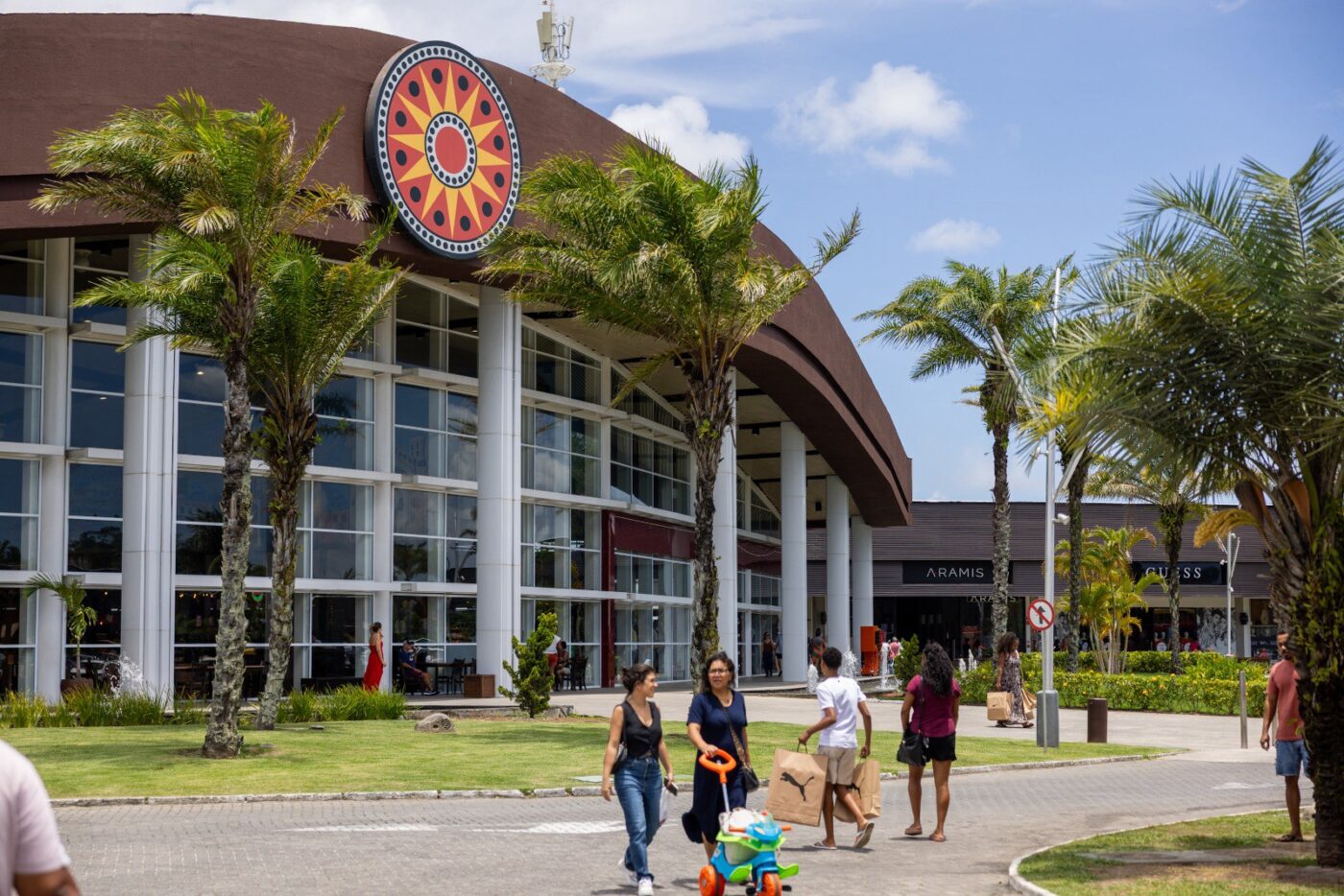 Outlet Premium Salvador lança campanha “Etiqueta Dourada” com descontos em grandes marcas