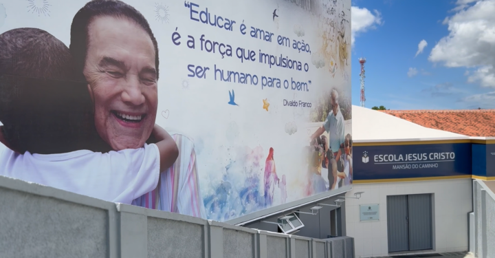 Escola fundada por Divaldo Franco é reformada e entregue aos alunos da Mansão do Caminho; veja como ficou