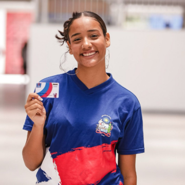 Bolsa Presença: mais de 366 mil estudantes da rede estadual recebem benefício em dinheiro na Bahia