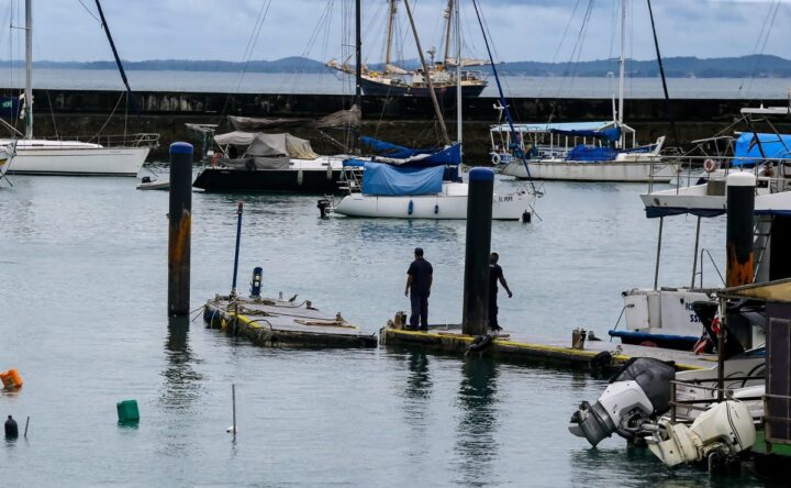 “Nunca vi nesse tamanho”: ventos intensos e ondas afetam píer no Terminal Náutico da Bahia