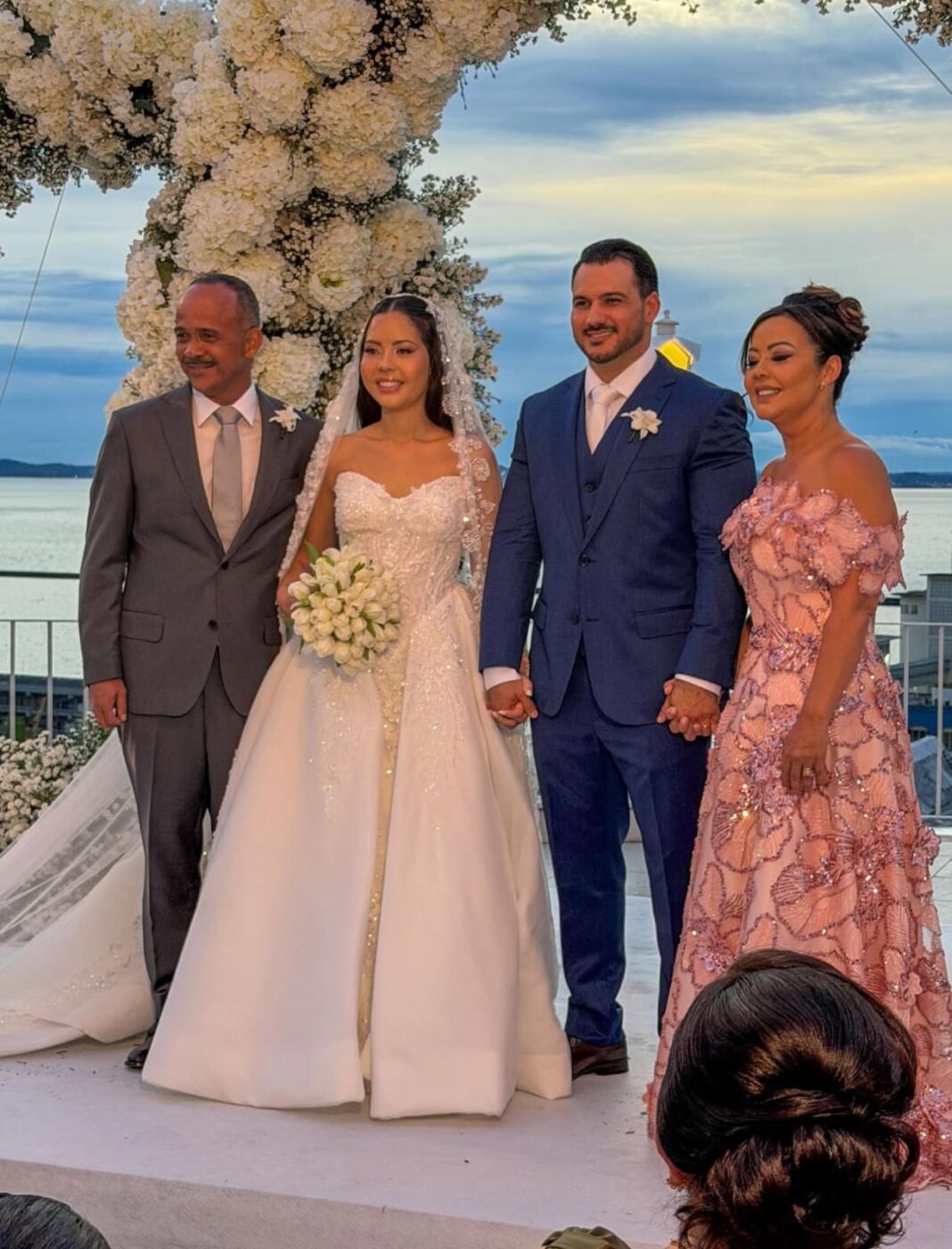 Filha de ex-prefeito de Camaçari se casa em Salvador com presença de políticos; veja fotos