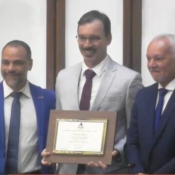 Presidente do Bahia, Emerson Ferretti recebe Título de Cidadão Baiano na ALBA