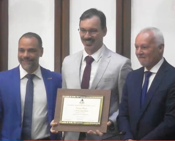 Presidente do Bahia, Emerson Ferretti recebe Título de Cidadão Baiano na ALBA