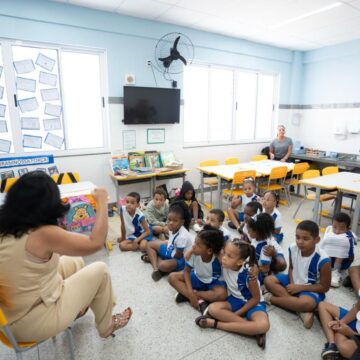 Prefeitura envia à Câmara projeto que reajusta piso dos professores e cria programa que prevê bolsa para alunos do EJA