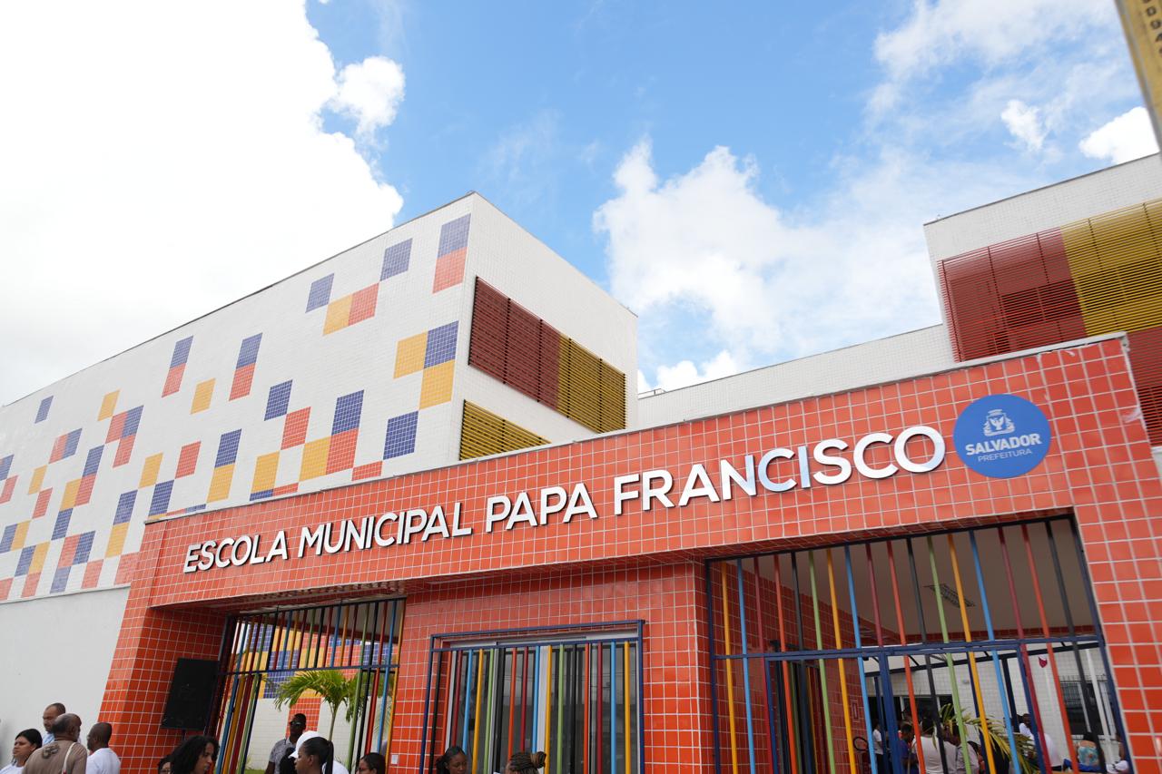 Prefeitura inaugura escola para mais de 1 mil alunos por turno em Salvador