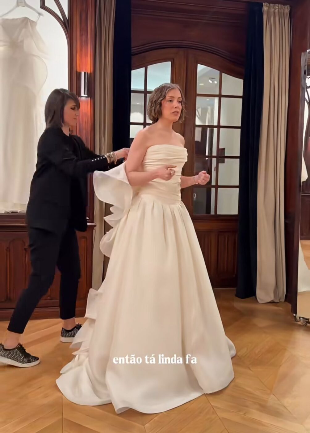 Fabiana Justus escolhe praia na Bahia para renovar votos com o marido após 15 anos