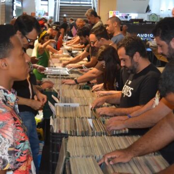 Feira do Vinil reúne DJs, discos raros e colecionadores em shopping de Salvador neste sábado