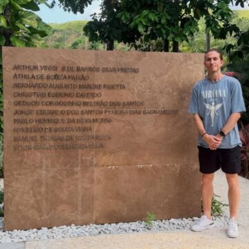 Filipe Luís se despede do Flamengo com posts em homenagem ao clube, à torcida e aos Garotos do Ninho