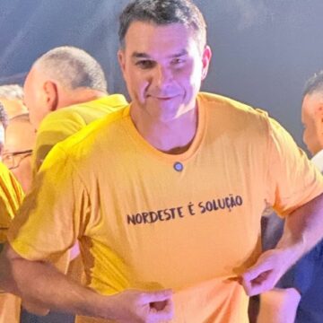 Flávio Bolsonaro cumpre agenda como pré-candidato em cidades do Nordeste