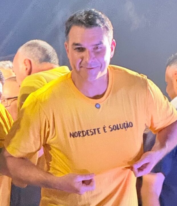 Flávio Bolsonaro cumpre agenda como pré-candidato em cidades do Nordeste