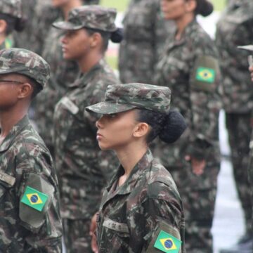 Primeira turma de combatentes mulheres do Exército Brasileiro se forma em Salvador
