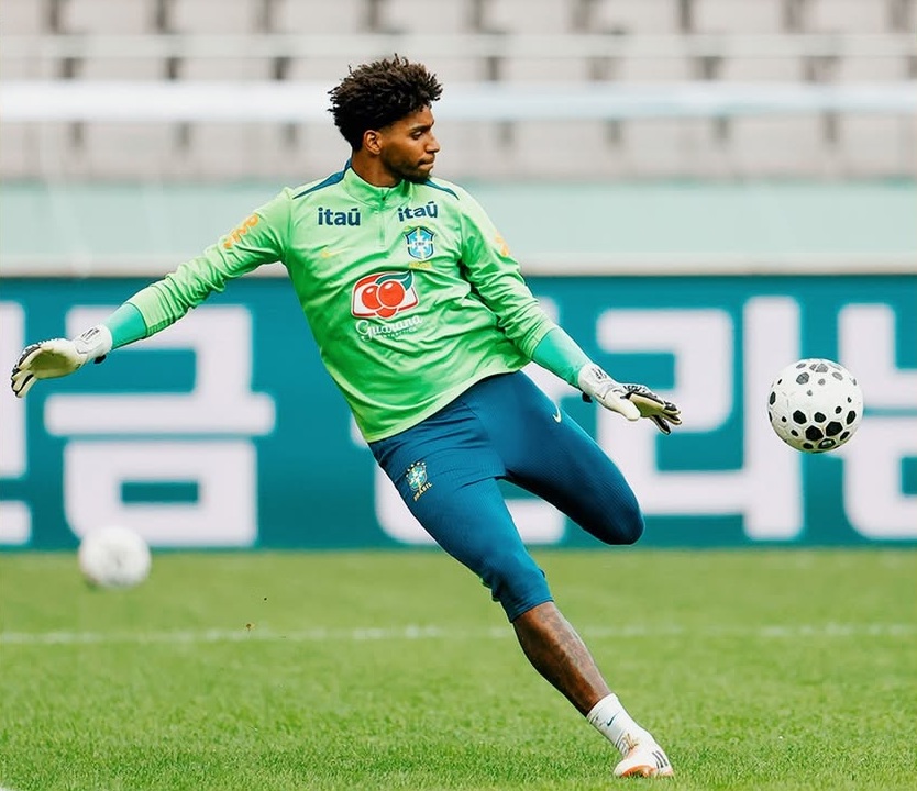Goleiro Hugo Souza é convocado para a seleção após lesão de Alisson