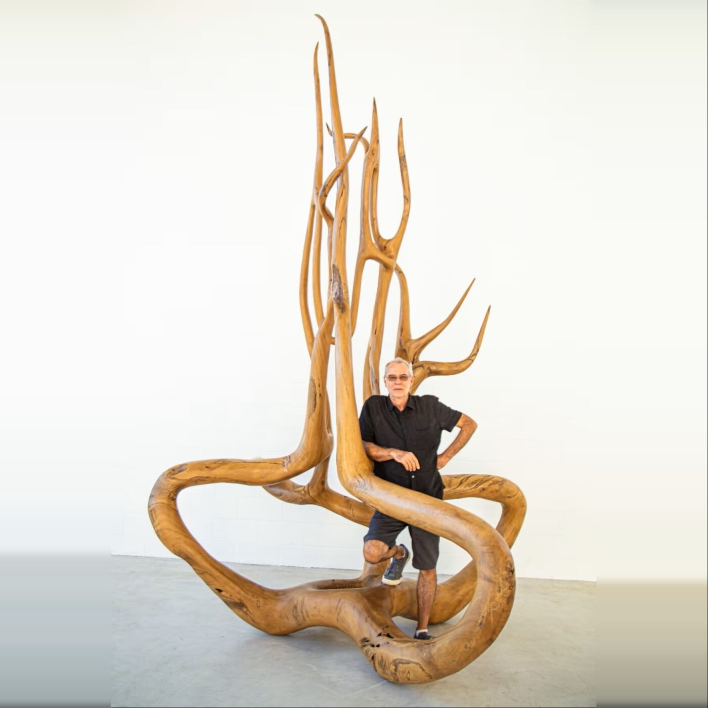 Rosewood São Paulo recebe exposição de Hugo França com esculturas ao ar livre