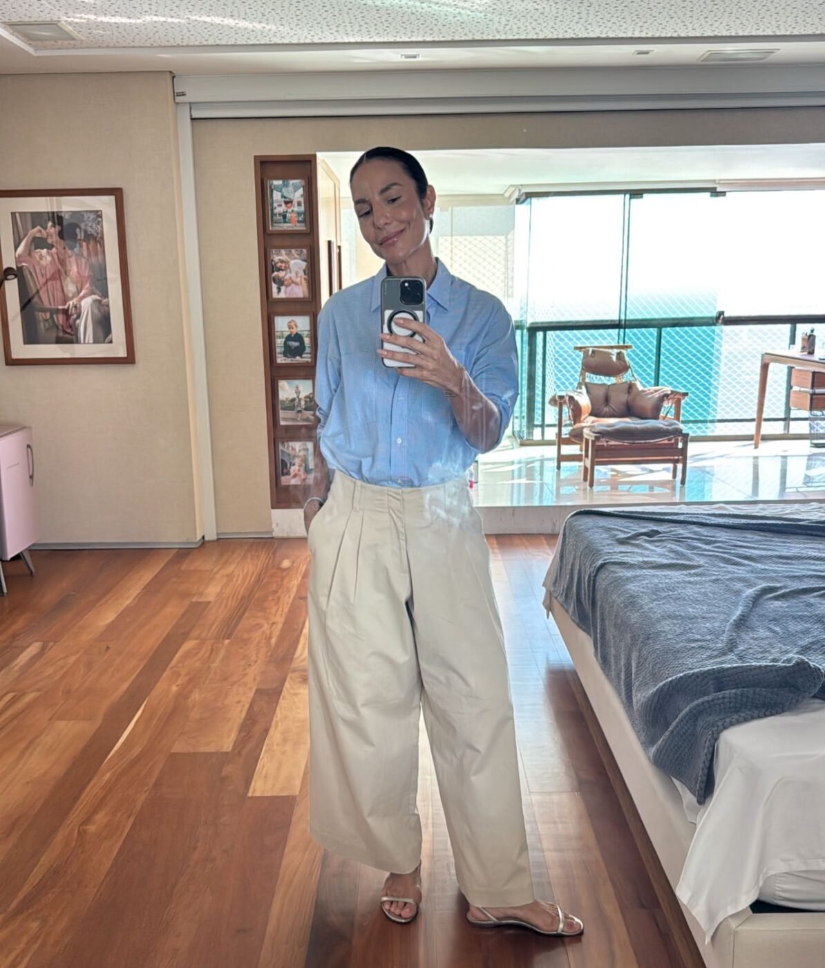 Ivete Sangalo aposta em look comfy chic e curte sábado em Salvador