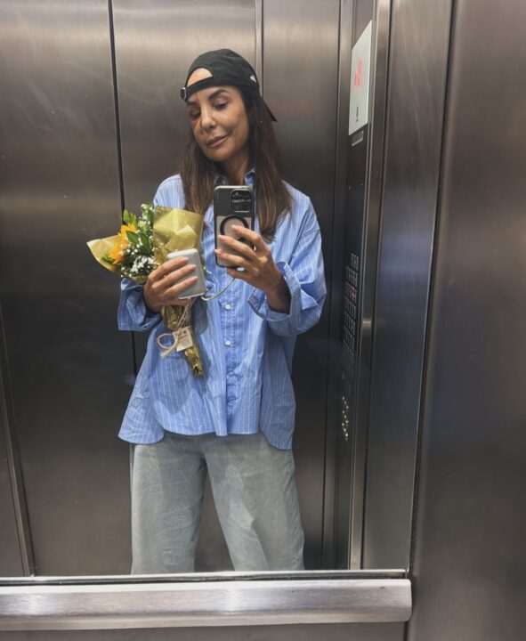 Ivete Sangalo recebe alta e já está em Salvador após cirurgia no rosto