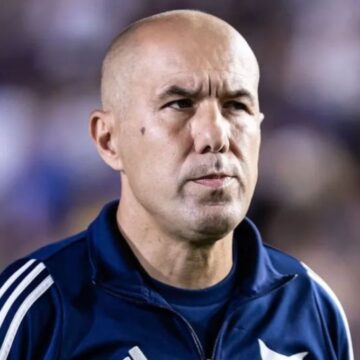 Flamengo acerta com Leonardo Jardim, esperado no Rio nesta terça