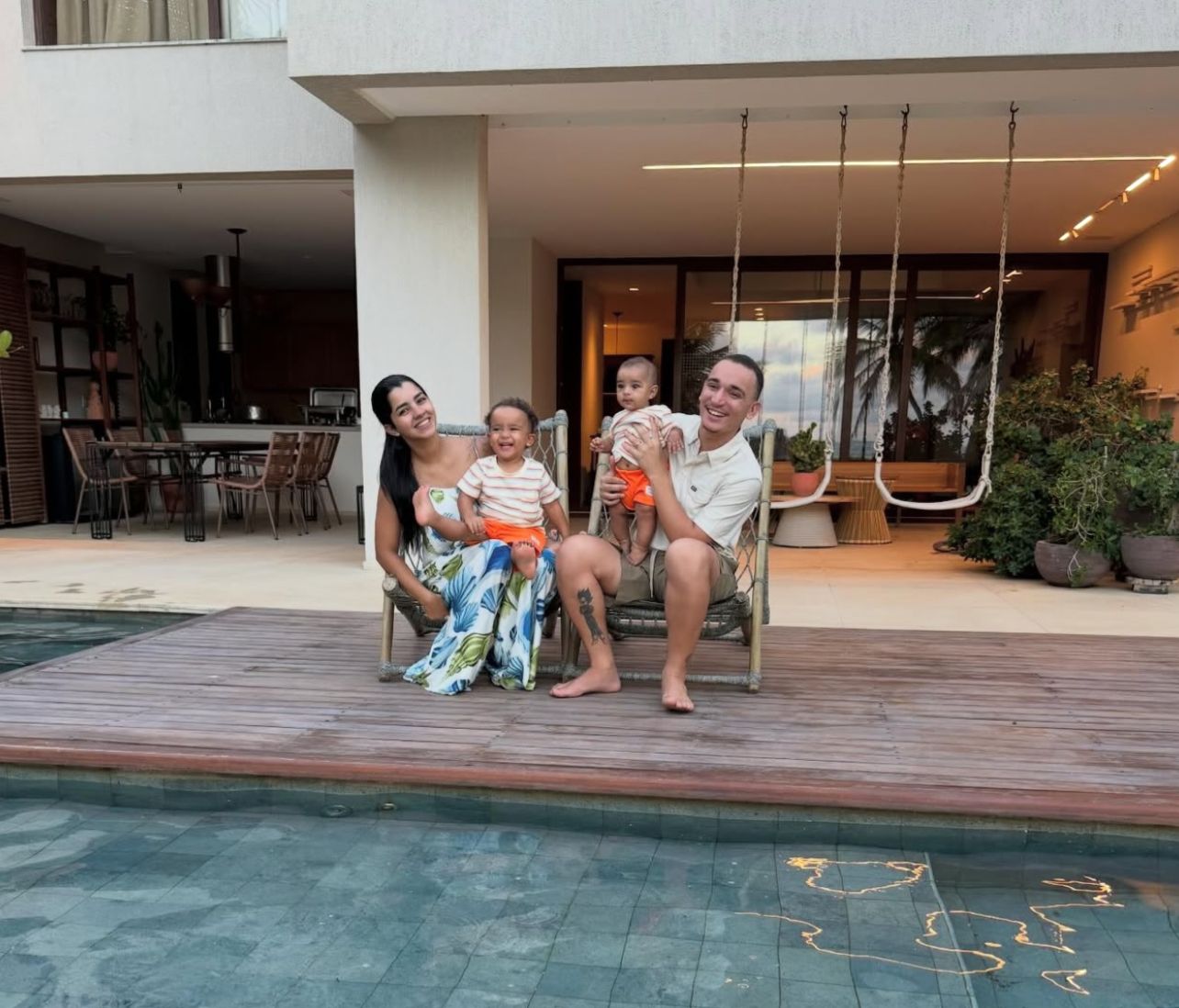 João Gomes mostra nova casa e celebra conquista com a família; veja fotos