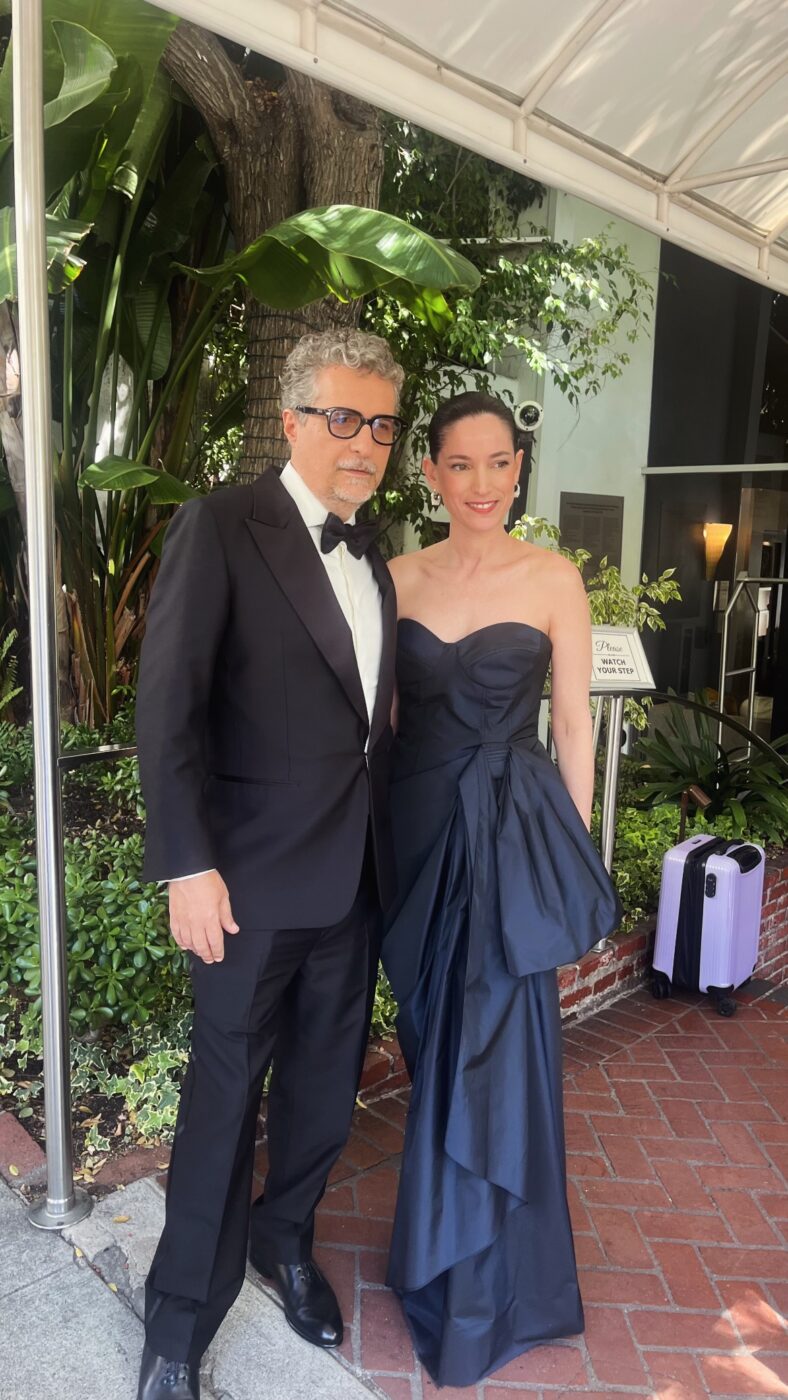 Kleber Mendonça e Emilie Lesclaux chegam ao tapete vermelho do Oscar 2026