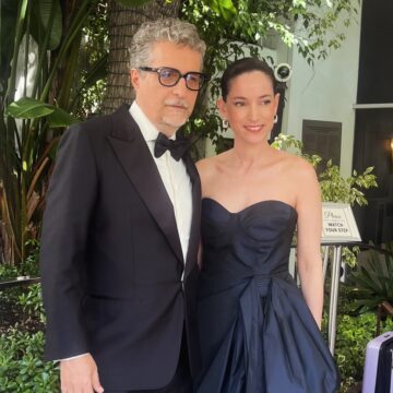 Kleber Mendonça e Emilie Lesclaux chegam ao tapete vermelho do Oscar 2026