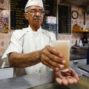Lanchonete que aparece em ‘O Agente Secreto’ vende até 100 bebidas inspiradas no filme por dia