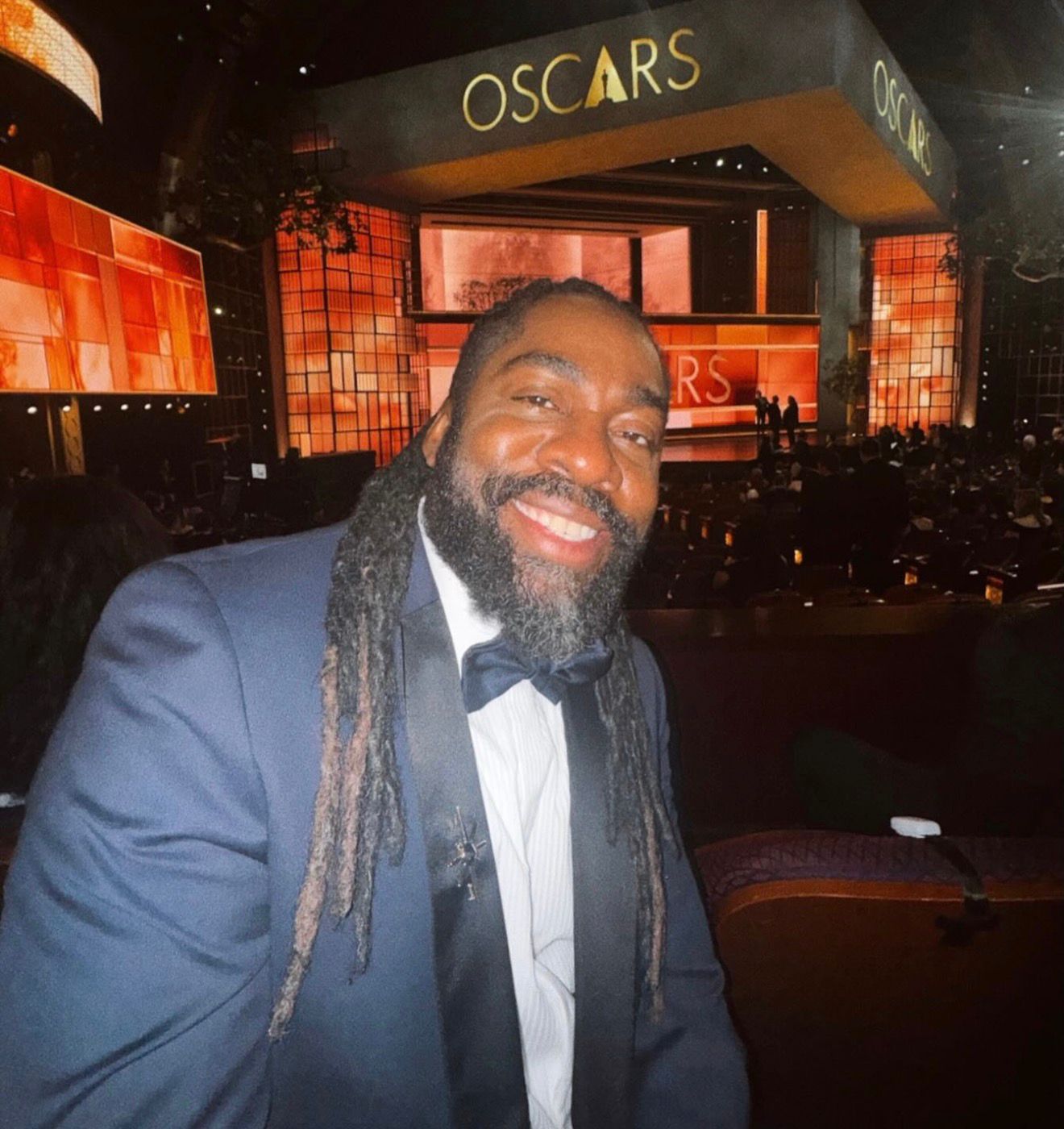 Lázaro Ramos chega ao Oscar e mostra bastidores até a cerimônia