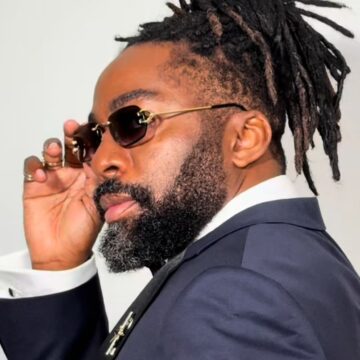 Lázaro Ramos aposta em smoking azul para o Oscar 2026 e celebra indicação de Wagner Moura